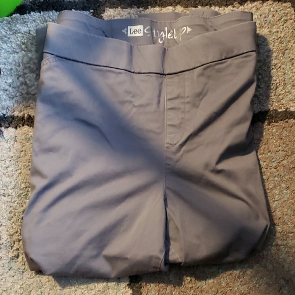 Capris - Picture 1 of 2